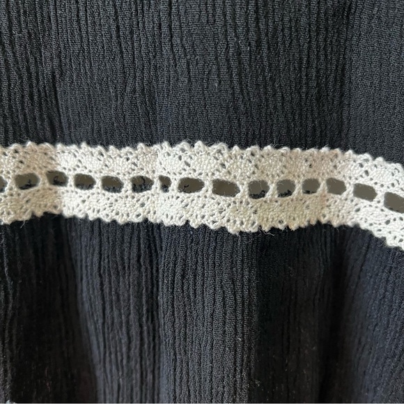 Melrose and Market | Black Crepe Crocheted Cap Sleeve Duster Cardigan, One Size - Picture 4 of 6